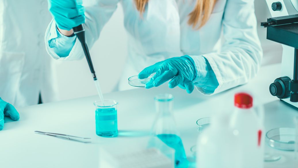 ?；穼嶒炇冶O(jiān)控安裝